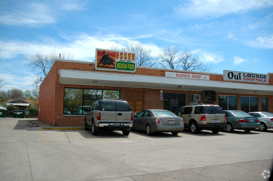 More Photos Of 3505-3527 Bluebonnet Cir, Fort Worth General Retail For Lease