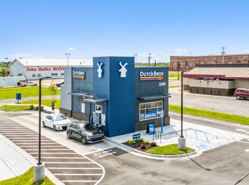 More Photos Of 3200 SW Topeka Blvd, Topeka General Retail For Sale