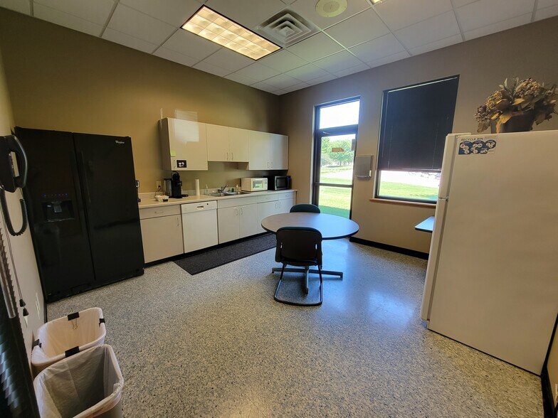 More Photos Of 5120 S Solberg Ave, Sioux Falls Office For Sale