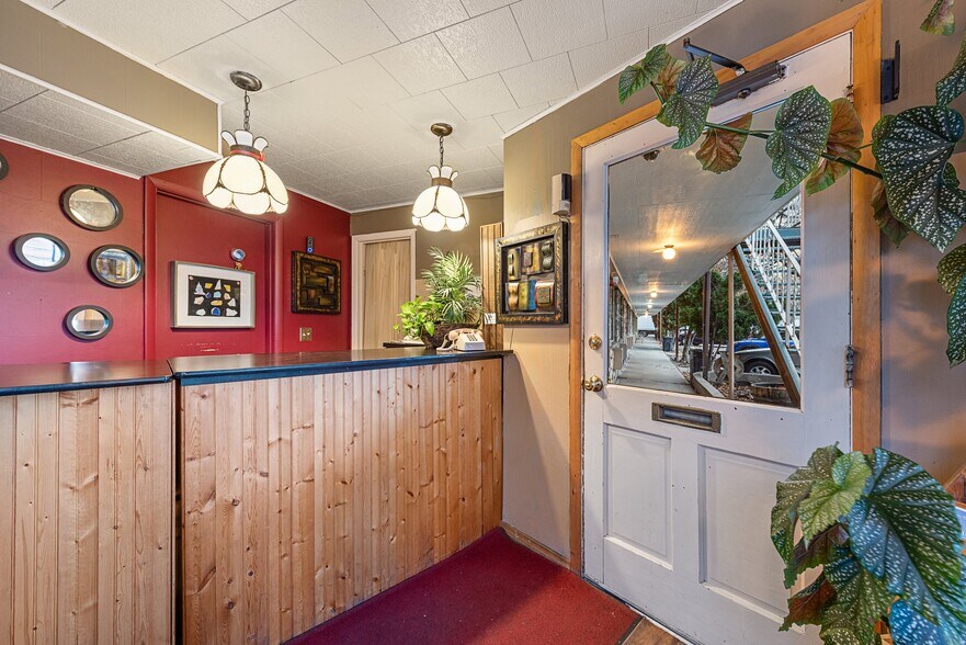 More Photos Of 1510 Adams Ave, La Grande Hotel For Sale