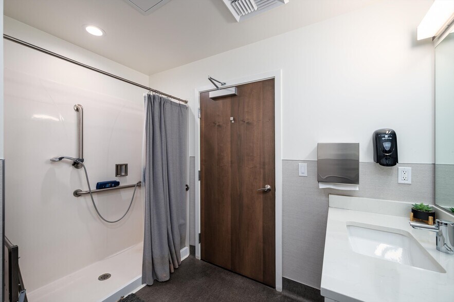 More Photos Of 1609-1611 Broadway St, Bellingham Office For Lease