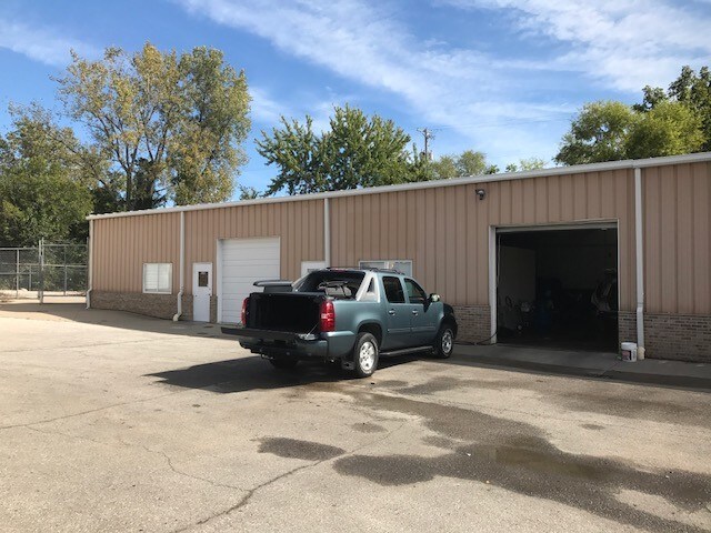 More Photos Of 2309 W 40 Hwy, Blue Springs Warehouse For Lease