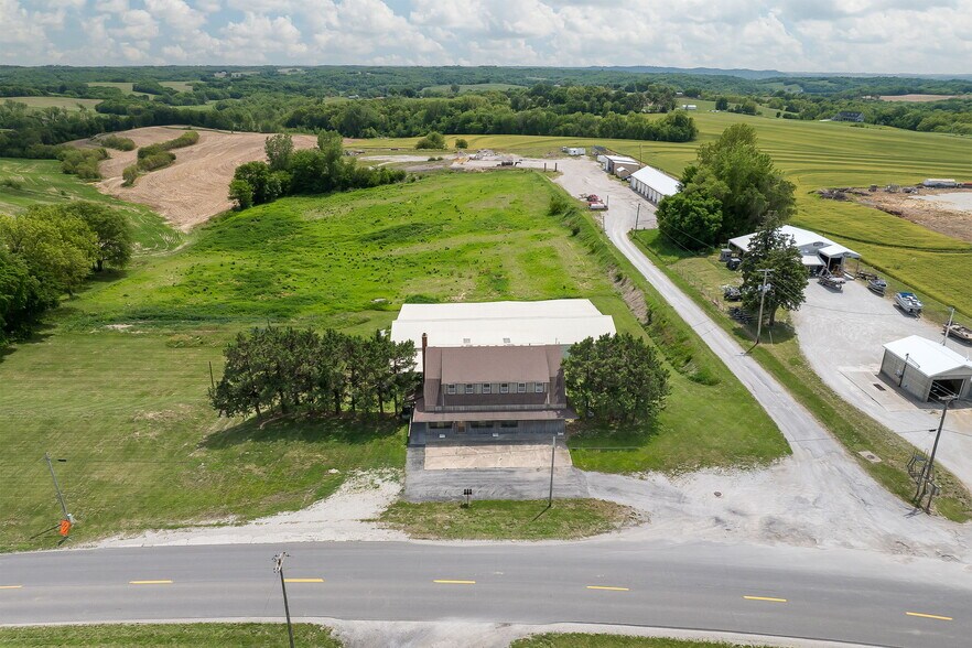 More Photos Of 802 E Nodaway St, Oregon Flex For Sale