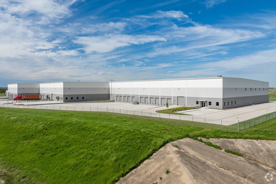 More Photos Of 5477 Business Park Dr, Rosenberg Warehouse For Sale