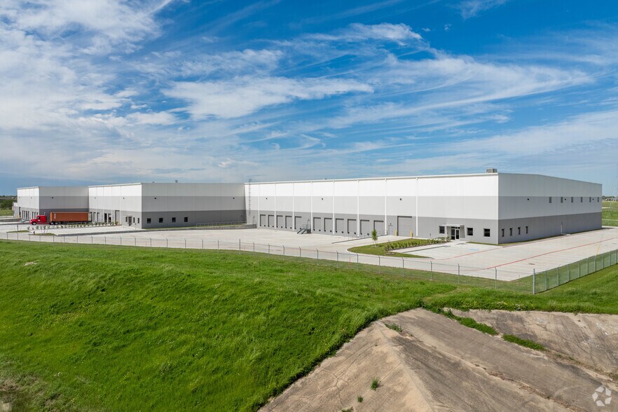 More Photos Of 5477 Business Park Dr, Rosenberg Warehouse For Lease