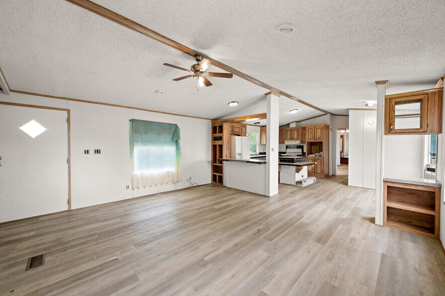 More Photos Of 7 Hills Rd, Newark Warehouse For Sale