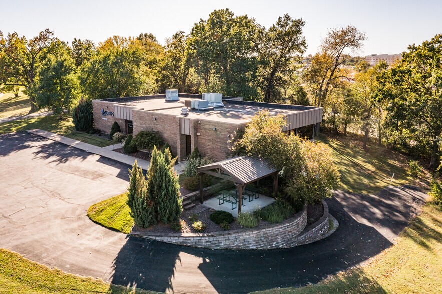 More Photos Of 1423 Randy Ln, Jefferson City Office For Sale