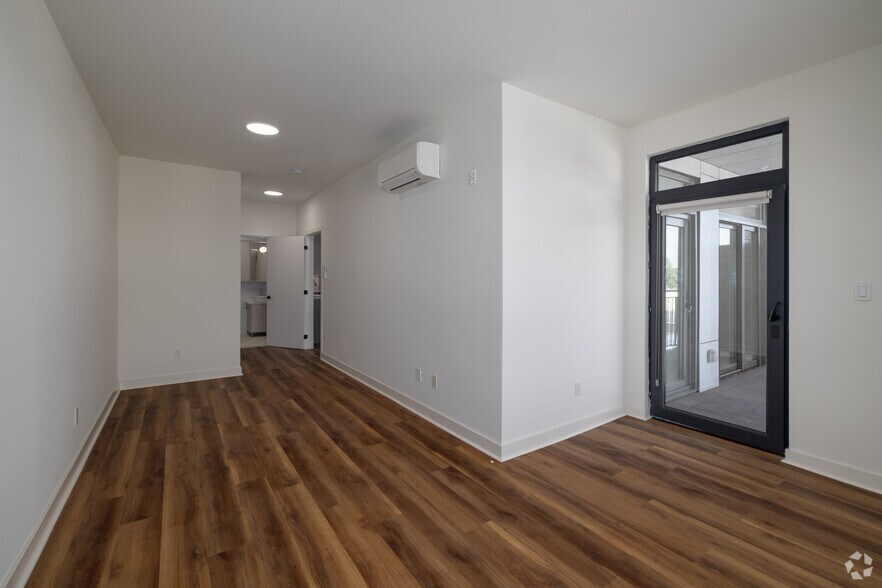 More Photos Of 873 COMMUNIPAW Ave, Jersey City Apartments For Lease