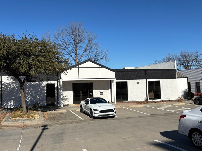 More Photos Of 325 McKinney St, Denton Office For Lease