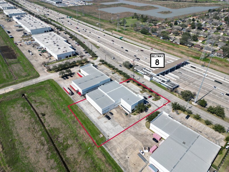 More Photos Of 3367 N Sam Houston Pky W, Houston Warehouse For Sale