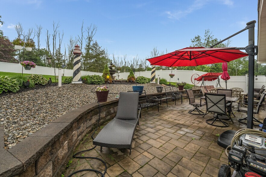 More Photos Of 417 Mountain Rd, Lebanon Specialty For Sale