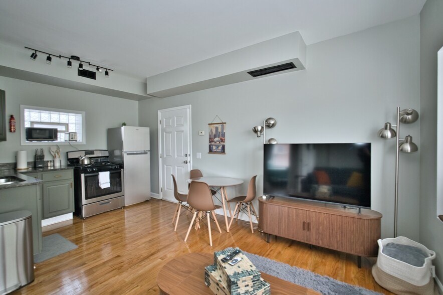More Photos Of 3034-3040 W Montrose Ave, Chicago Apartments For Sale