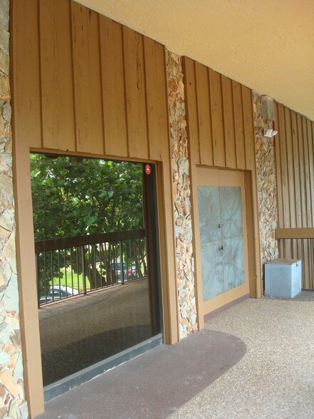 More Photos Of 7800 W Oakland Park Blvd, Sunrise Medical For Lease