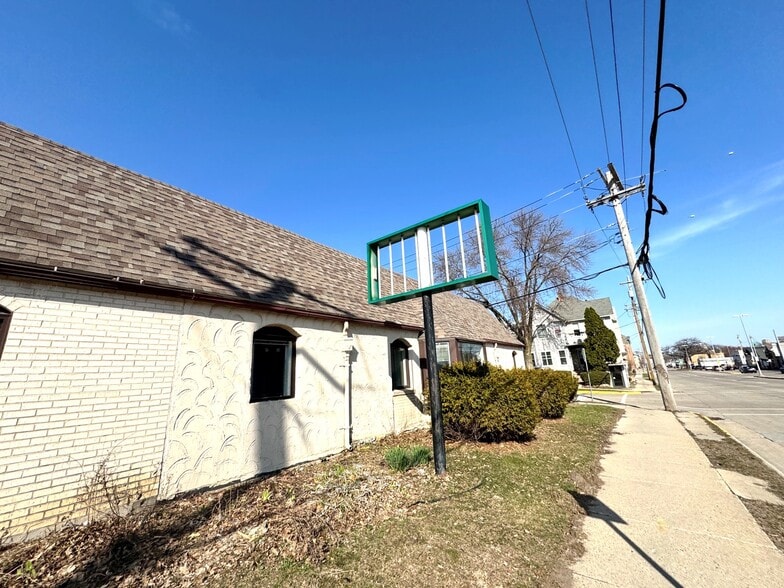 More Photos Of 1118 S Park St, Madison Office For Lease