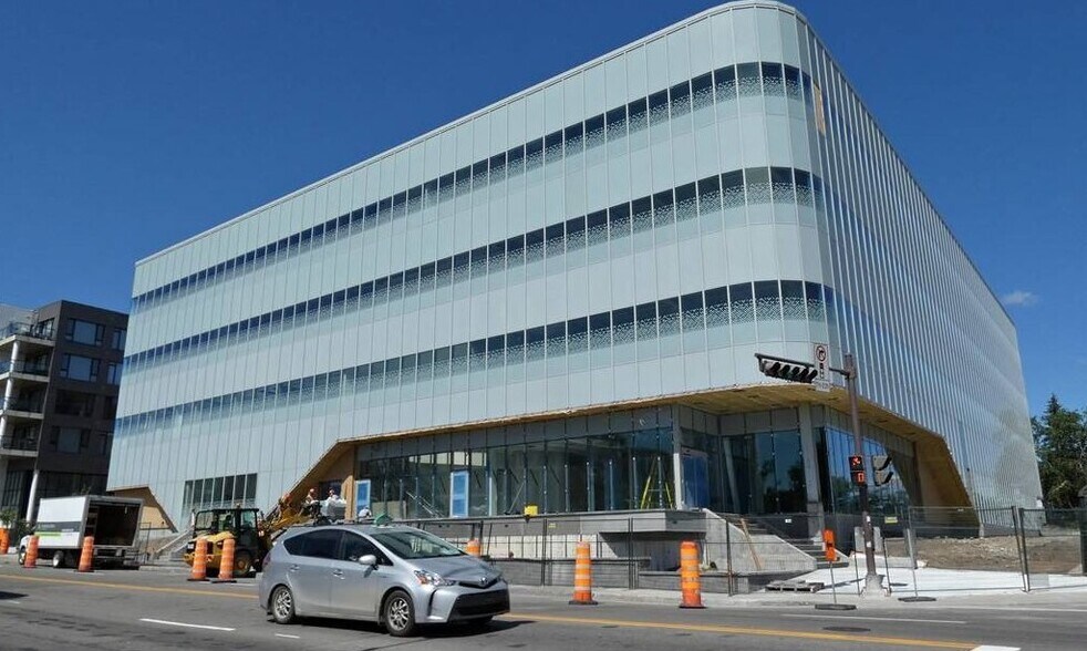 Primary Photo Of 1825 Boul Henri-Bourassa, Québec Office For Lease