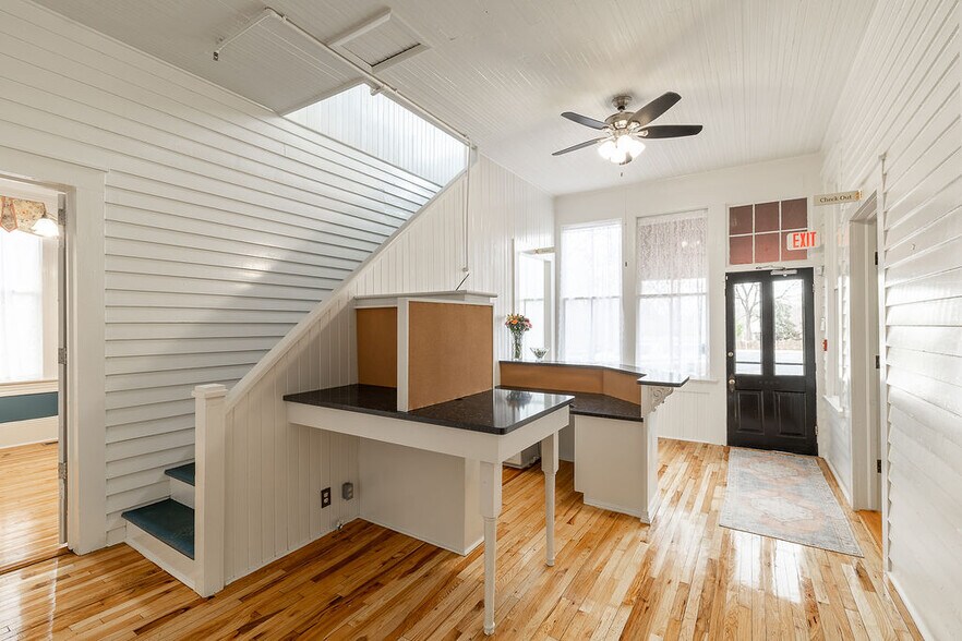 More Photos Of 892 Prince Ave, Athens Medical For Lease