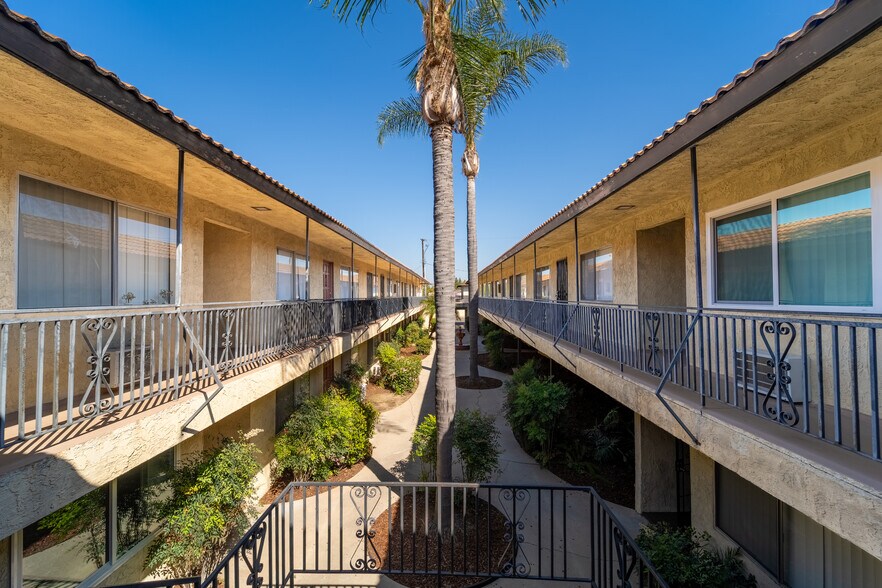 More Photos Of 2221 E Lenita Ln, Santa Ana Apartments For Sale