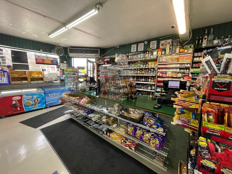 More Photos Of 212 S E St, Santa Rosa Storefront Retail Residential For Sale