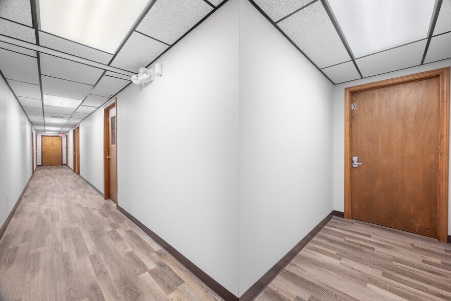 More Photos Of 132 Main St, Southington Bank For Lease