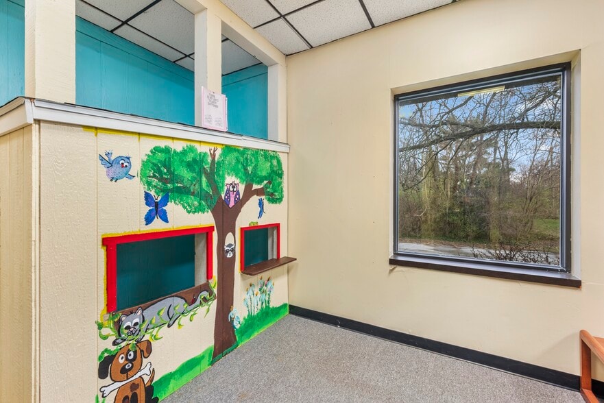 More Photos Of 1255 Engle St, Huntington Light Distribution For Sale