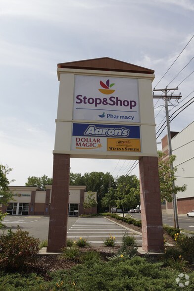 More Photos Of 460-480 Elm St, West Haven Storefront For Lease