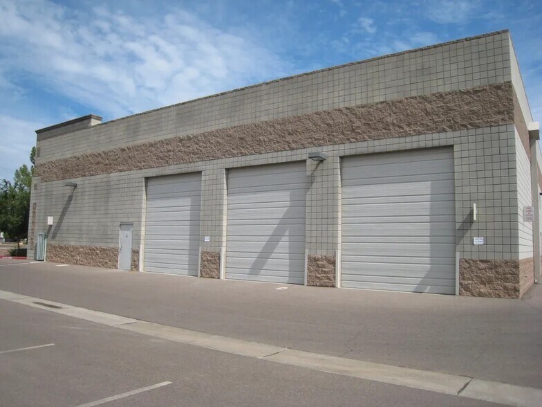 More Photos Of 875 N McQueen Rd, Gilbert Showroom For Lease