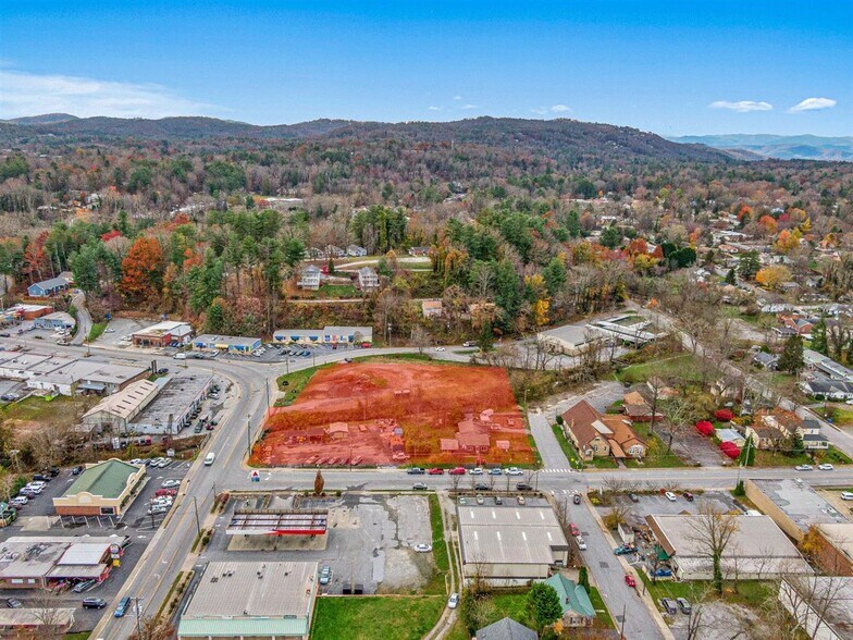 More Photos Of 307-321 S Washington St, Hendersonville Land For Lease