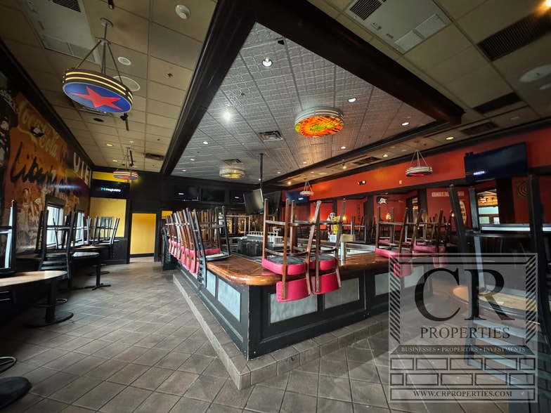 More Photos Of 23 Crystal Run Xing, Middletown Restaurant For Lease
