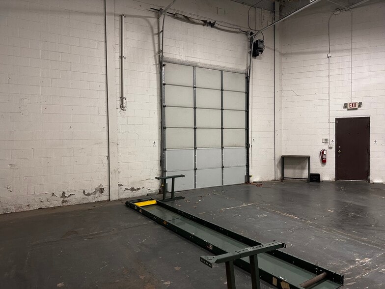 More Photos Of 175 E Broadway Ave, Westerville Warehouse For Lease