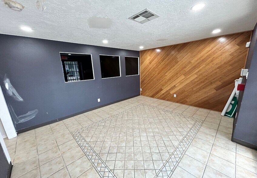 More Photos Of 3003 Bingle Rd, Houston Warehouse For Sale