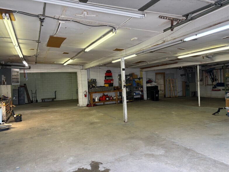 More Photos Of 25831 John R Rd, Madison Heights Warehouse For Sale