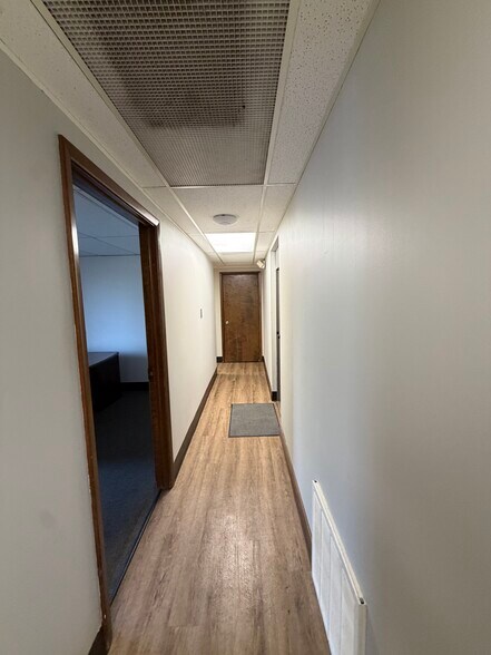 More Photos Of 3920 Congress Pkwy, Richfield Warehouse For Sale
