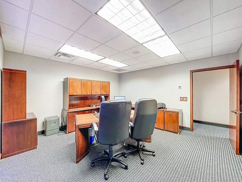 More Photos Of 5421 N 59th St, Tampa Office For Sale