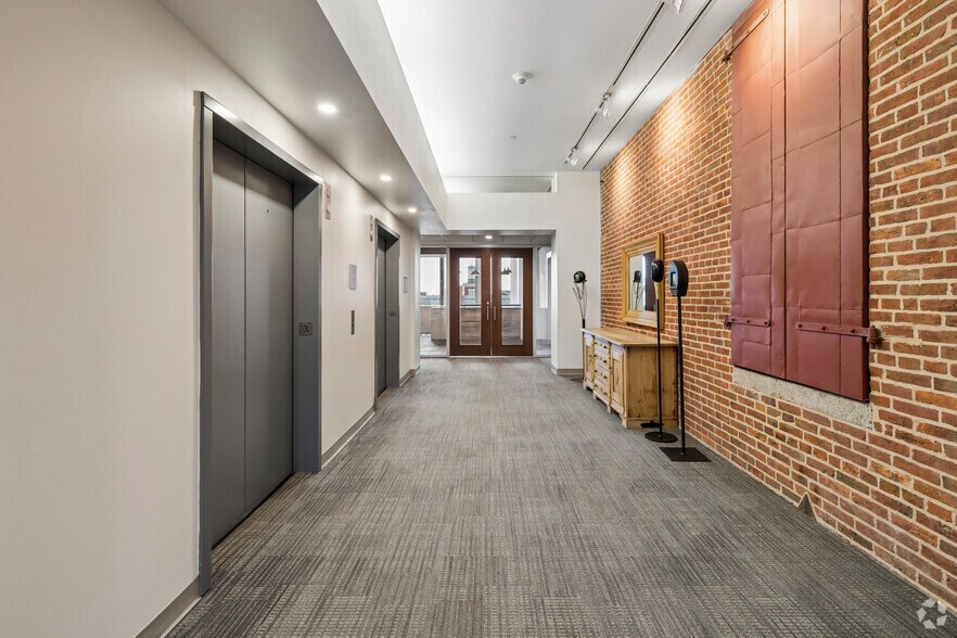 More Photos Of 300 W Pratt St, Baltimore Office For Lease