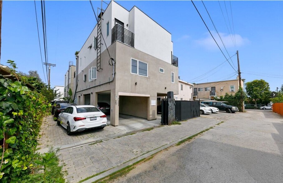 More Photos Of 961 N St Andrews Pl, Los Angeles Apartments For Sale