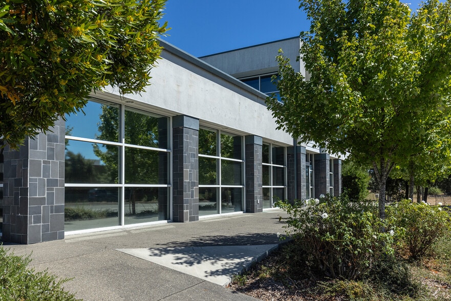 More Photos Of 800 American Way, Windsor Freestanding For Lease