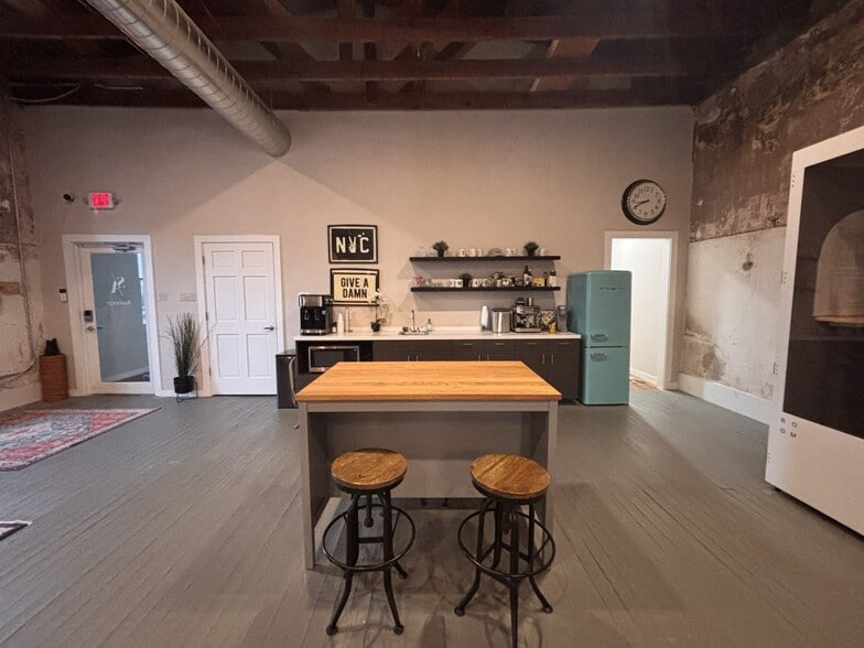 More Photos Of 120 W 8th St, Georgetown Office For Lease