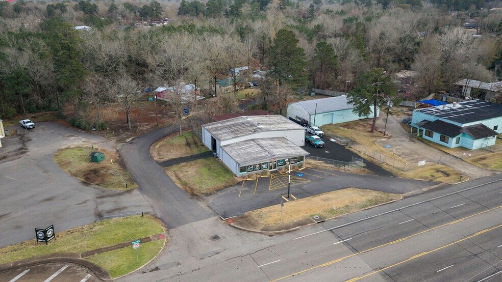 More Photos Of 2216 N Timberland Dr, Lufkin Industrial For Lease