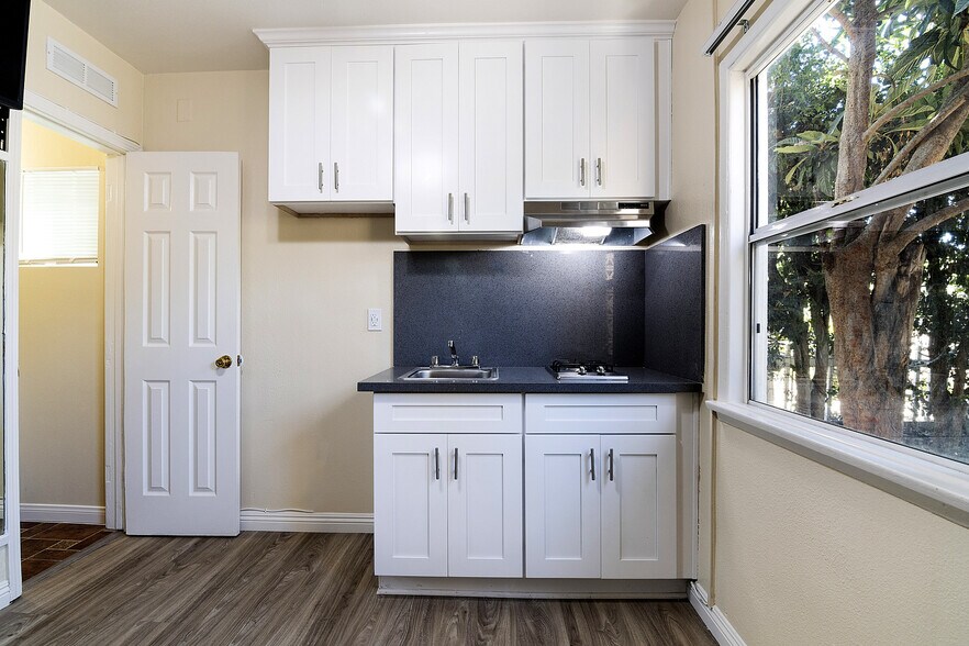 More Photos Of 1930 S Oxford Ave, Los Angeles Apartments For Sale