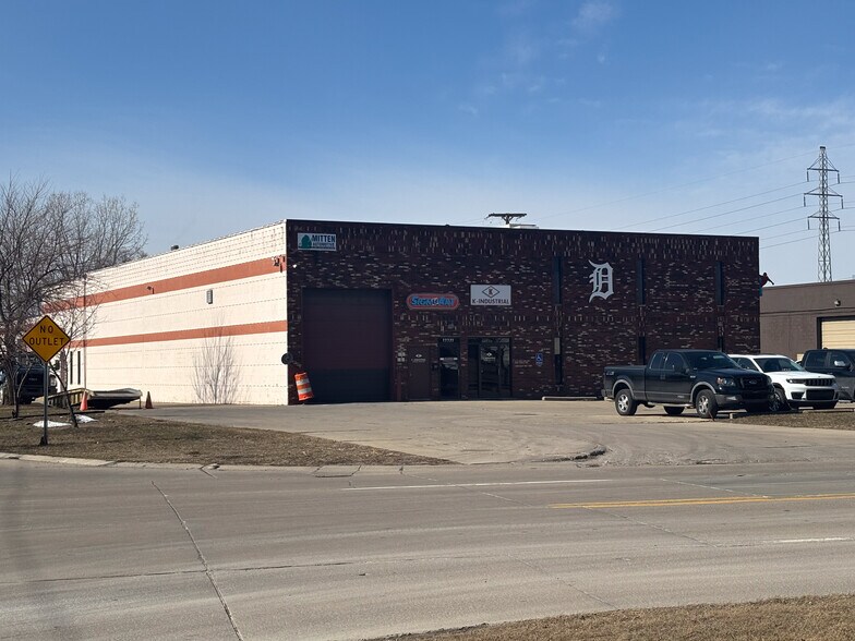 Primary Photo Of 12321-12331 Stark Rd, Livonia Warehouse For Lease