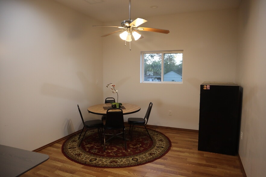 More Photos Of 7406 Gulf Fwy, Houston Office Residential For Lease