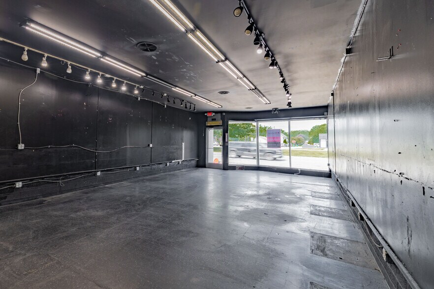 More Photos Of 22220-22228 Gratiot Ave, Eastpointe Storefront Retail Office For Sale