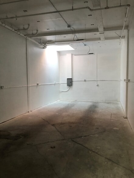 More Photos Of 11830 Foothill Way, Oakland Flex For Lease