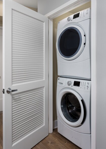 More Photos Of 7400 Center Ave, Huntington Beach Apartments For Lease