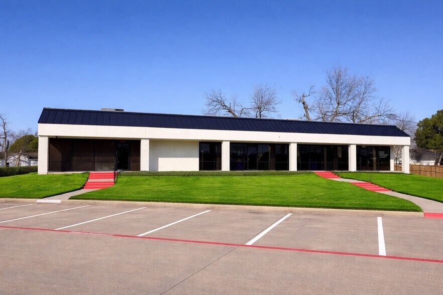 More Photos Of 1449 Forest Ln, Garland Office For Lease