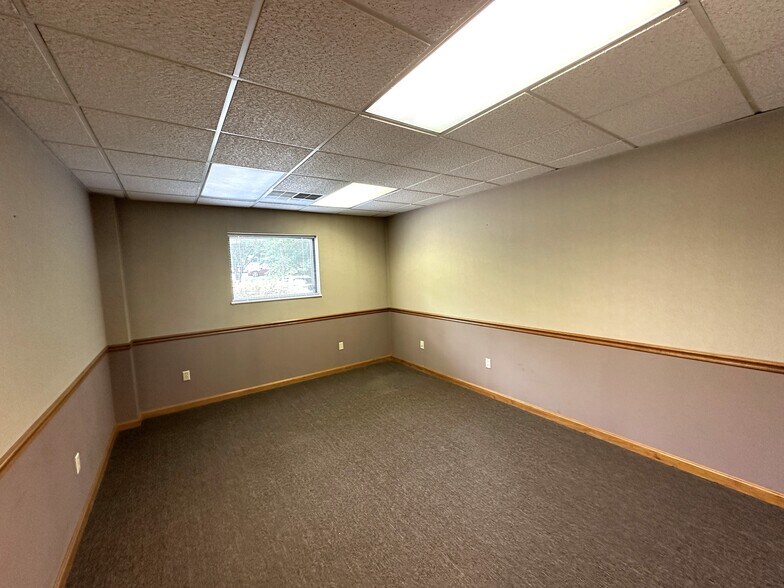 More Photos Of 460-470 Old Frankstown Rd, Monroeville Light Manufacturing For Lease