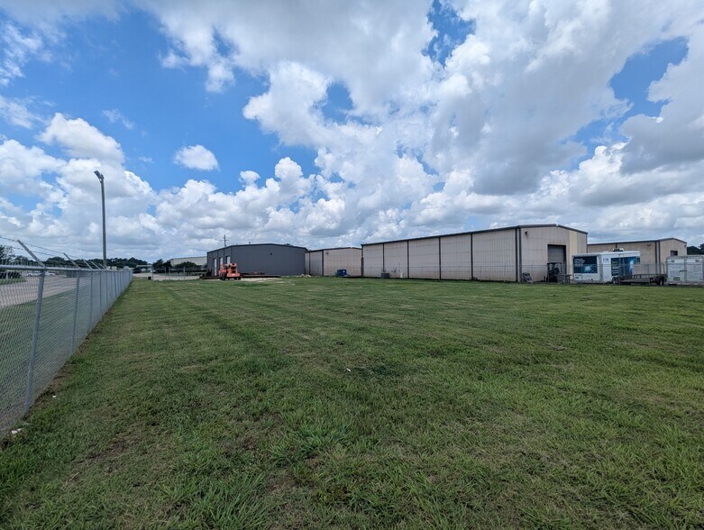 More Photos Of 1765 W Commerce Pky, Beaumont Industrial For Lease