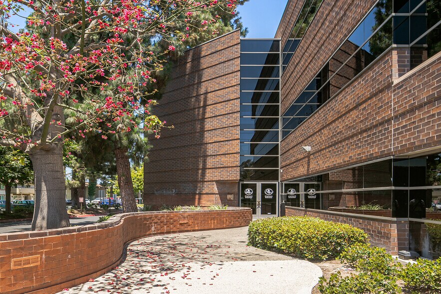 More Photos Of 601 S Lewis St, Orange Office For Sale
