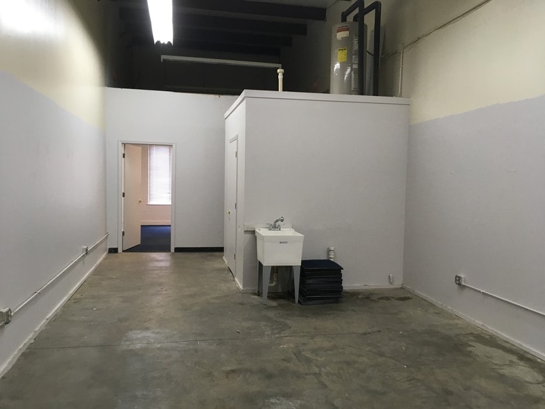 More Photos Of 714-730 Montana Dr, Charlotte Unknown For Lease