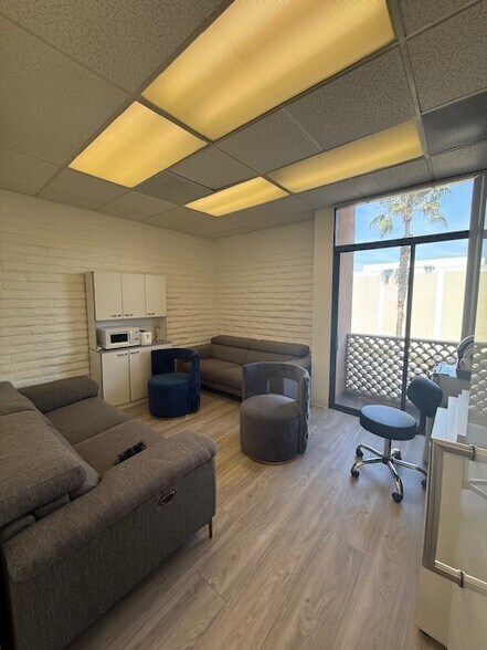 More Photos Of 881 Dover Dr, Newport Beach Medical For Lease